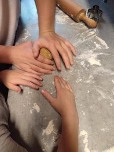 Teig wird angerührt und dann geknettet